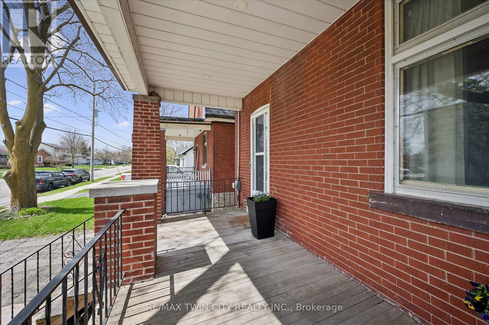 156 Norfolk Street, Stratford, Ontario  N5A 3Y9 - Photo 2 - X13044060