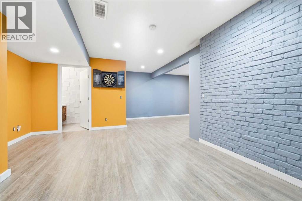 312 Sunset View, Cochrane, Alberta  T4C 0N6 - Photo 36 - A2303836