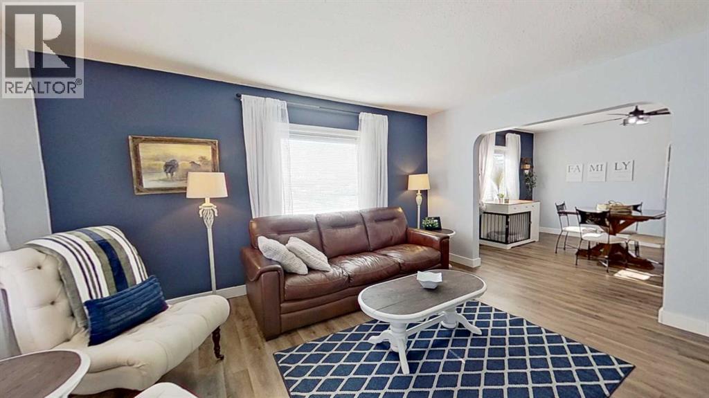 5501 51 Street, Olds, Alberta  T9H 1H9 - Photo 2 - A2300422