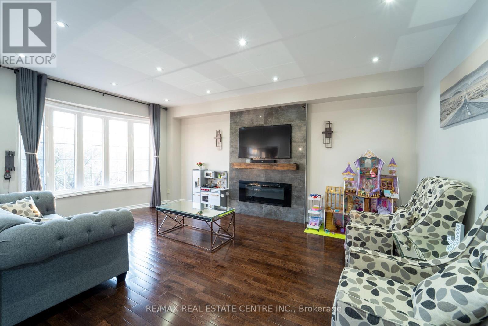 67 Gorevale Drive, Brampton, Ontario  L6P 2H2 - Photo 5 - W13044090