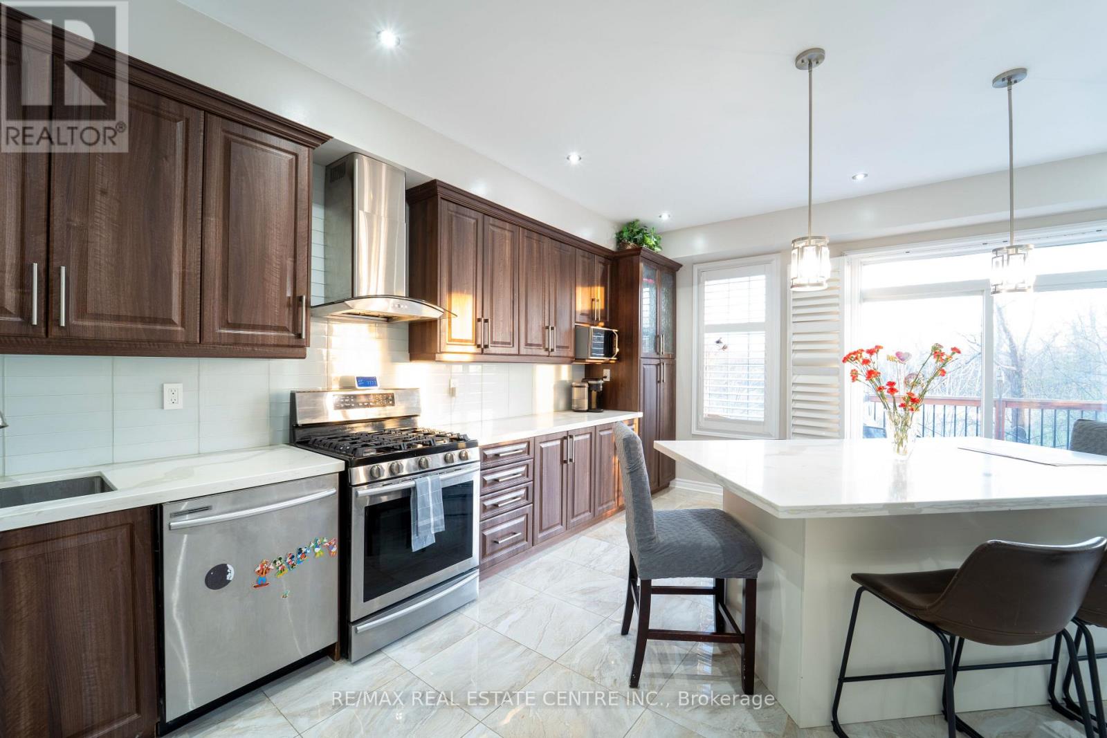 67 Gorevale Drive, Brampton, Ontario  L6P 2H2 - Photo 6 - W13044090