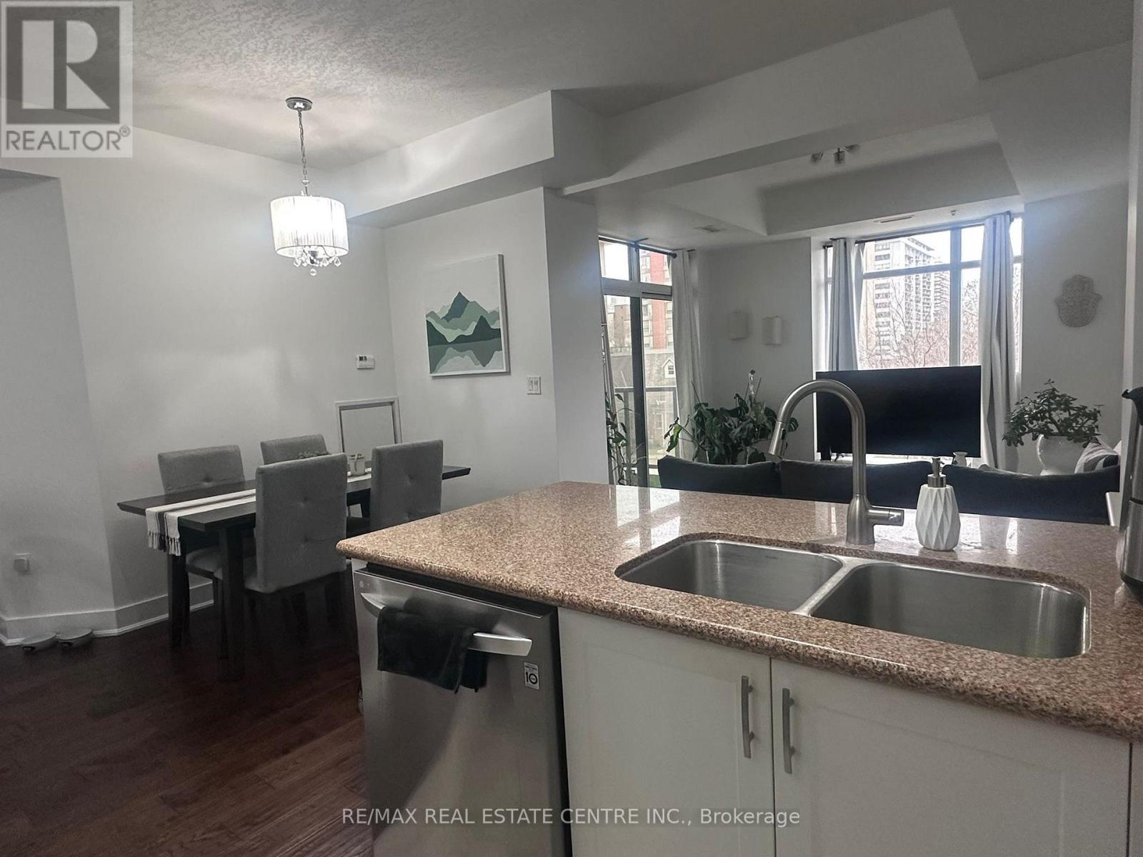 303 - 90 Charlton Avenue W, Hamilton, Ontario  L8P 2C3 - Photo 2 - X13044112