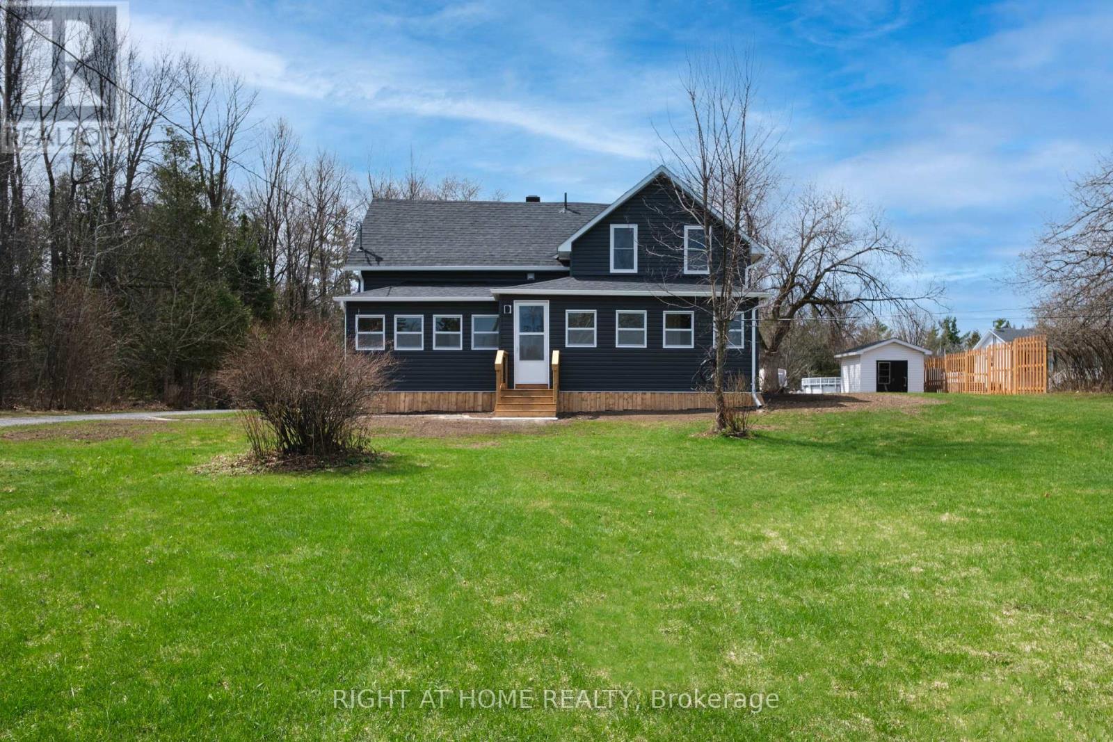 145 Sarah Street E, Mcnab/braeside, Ontario  K0A 1G0 - Photo 1 - X13044114