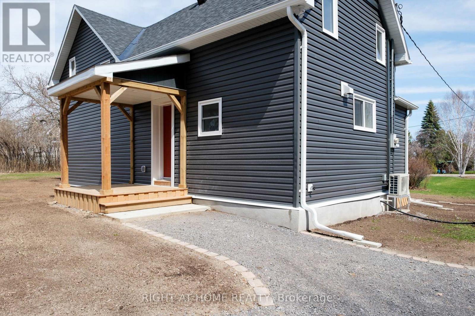 145 Sarah Street E, Mcnab/braeside, Ontario  K0A 1G0 - Photo 4 - X13044114