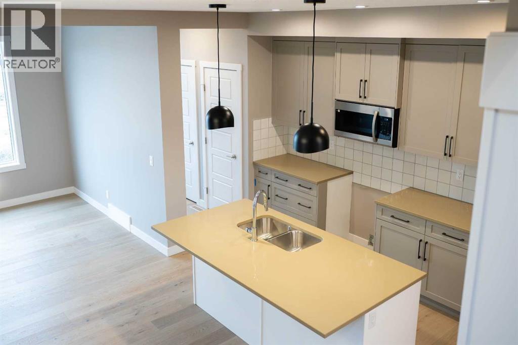 37 Southborough Lane, Cochrane, Alberta  T4C 2S6 - Photo 5 - A2287846