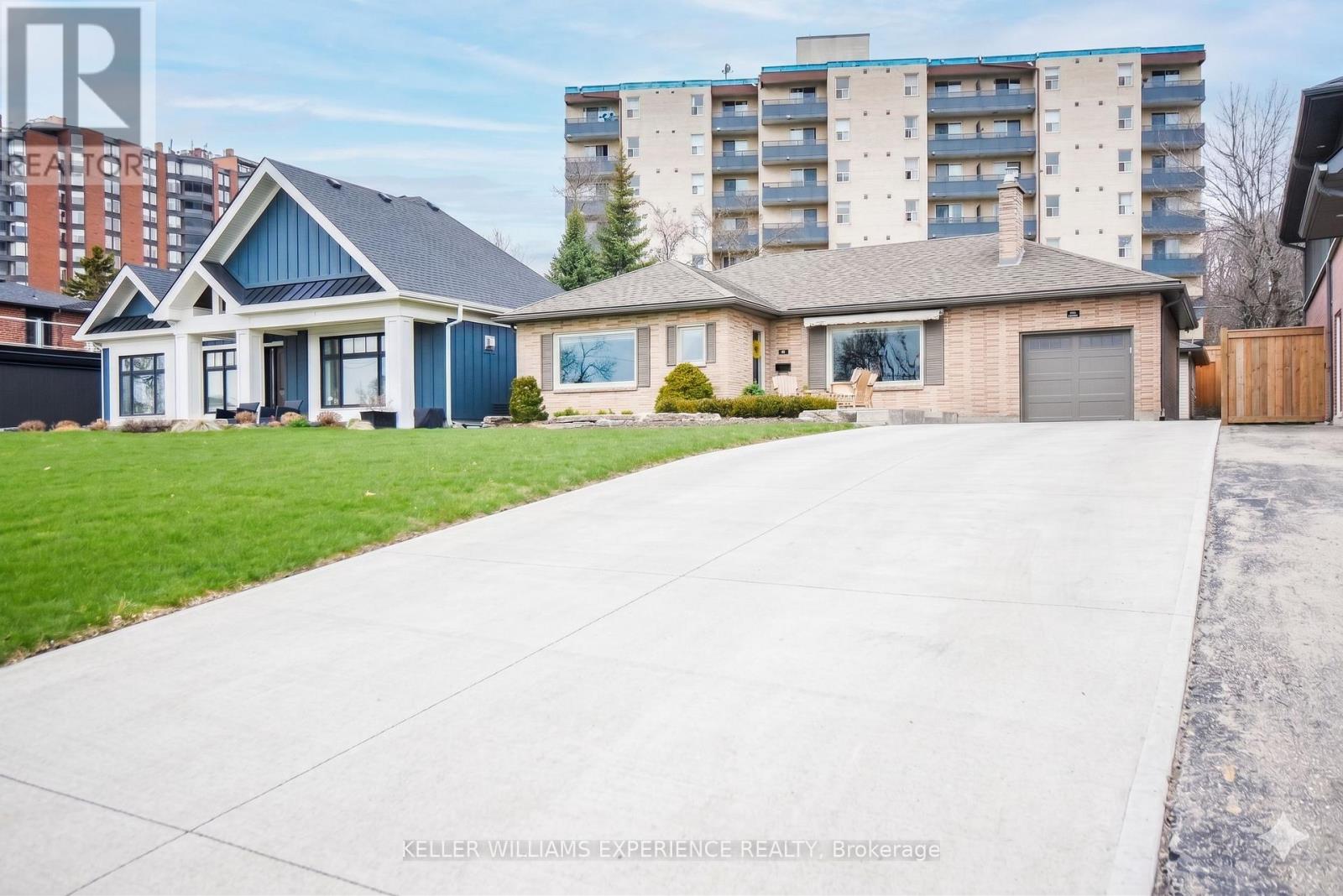 68 Kempenfelt Drive, Barrie, Ontario  L4M 1C1 - Photo 4 - S12753032