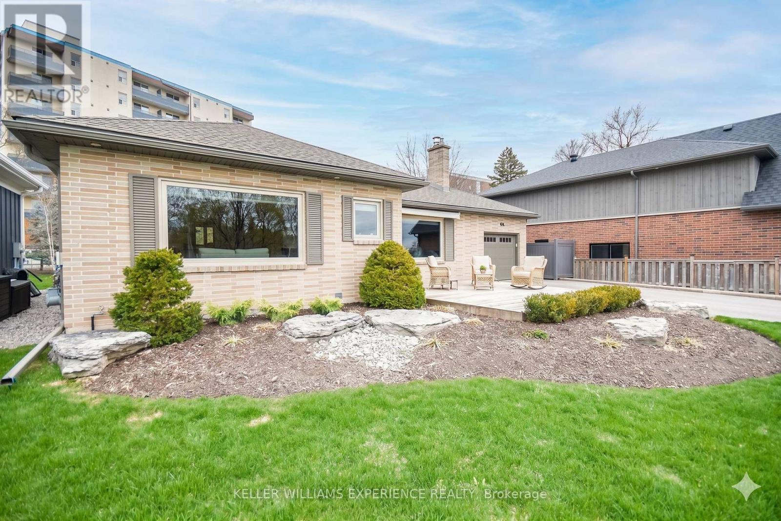 68 Kempenfelt Drive, Barrie, Ontario  L4M 1C1 - Photo 6 - S12753032