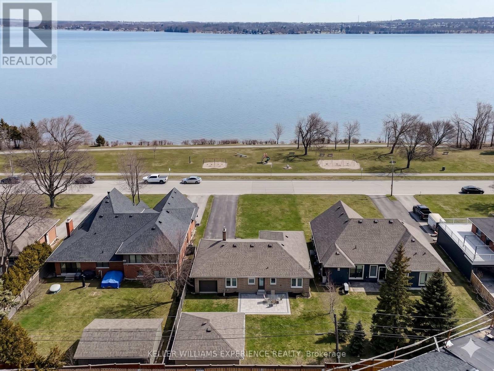 68 Kempenfelt Drive, Barrie, Ontario  L4M 1C1 - Photo 2 - S12753032