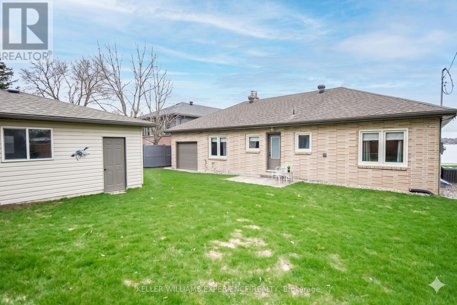 68 Kempenfelt Drive, Barrie, Ontario  L4M 1C1 - Photo 9 - S12753032