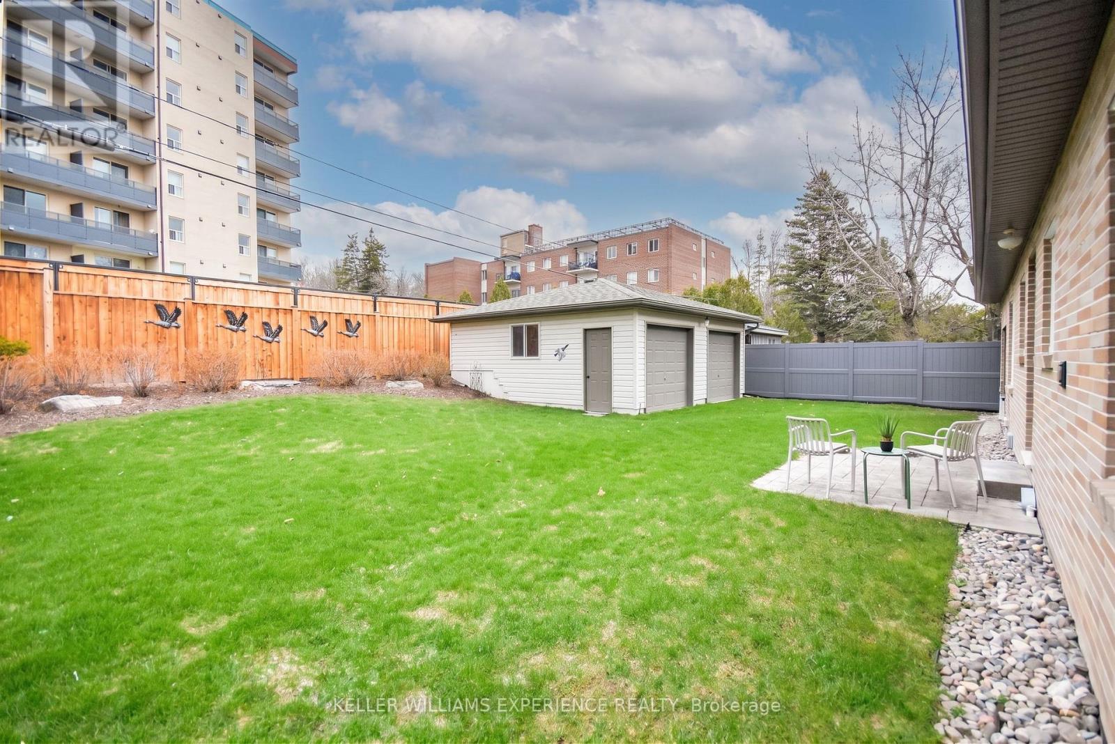 68 Kempenfelt Drive, Barrie, Ontario  L4M 1C1 - Photo 7 - S12753032