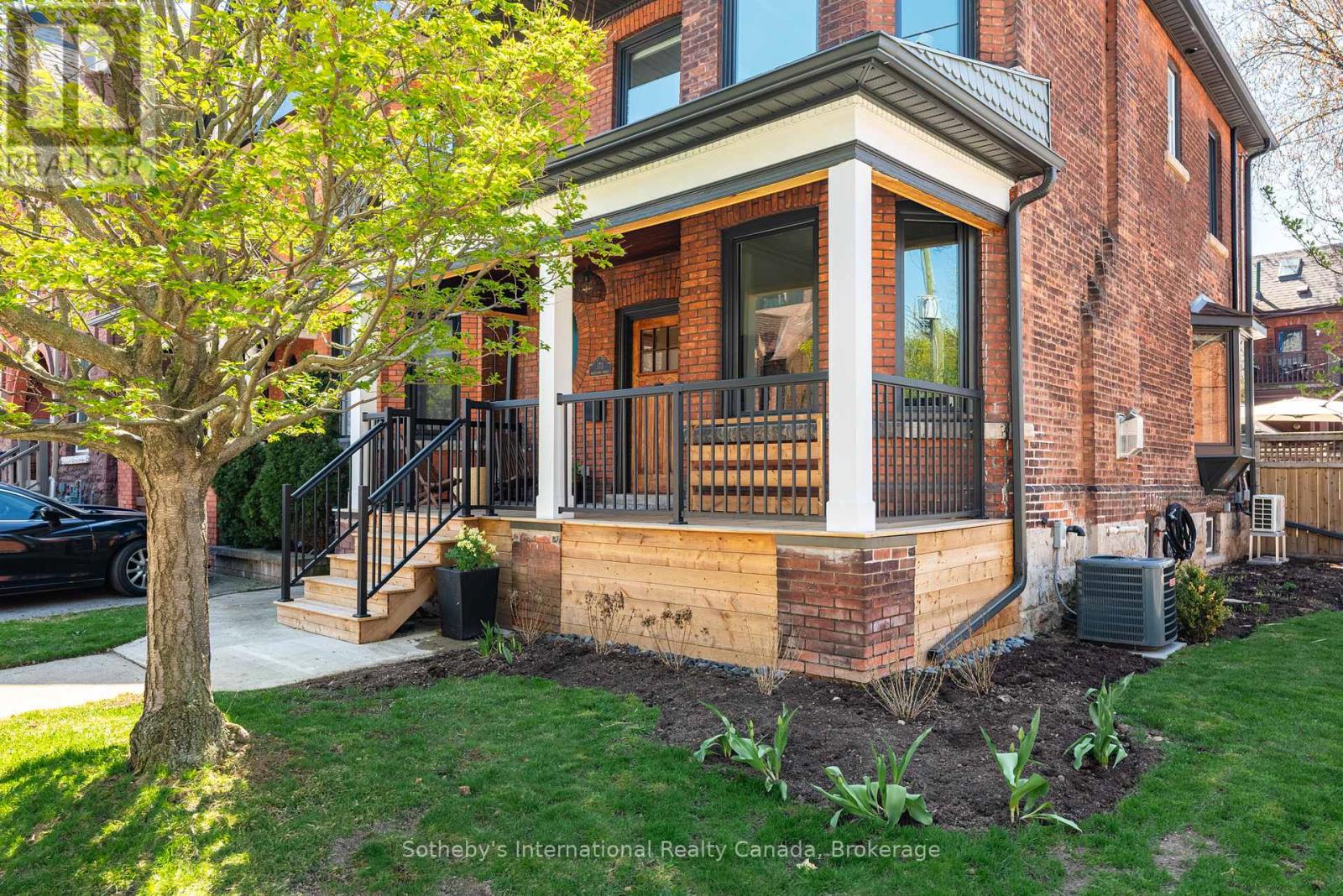 173 Markland Street, Hamilton, Ontario  L8P 2K6 - Photo 2 - X13044140