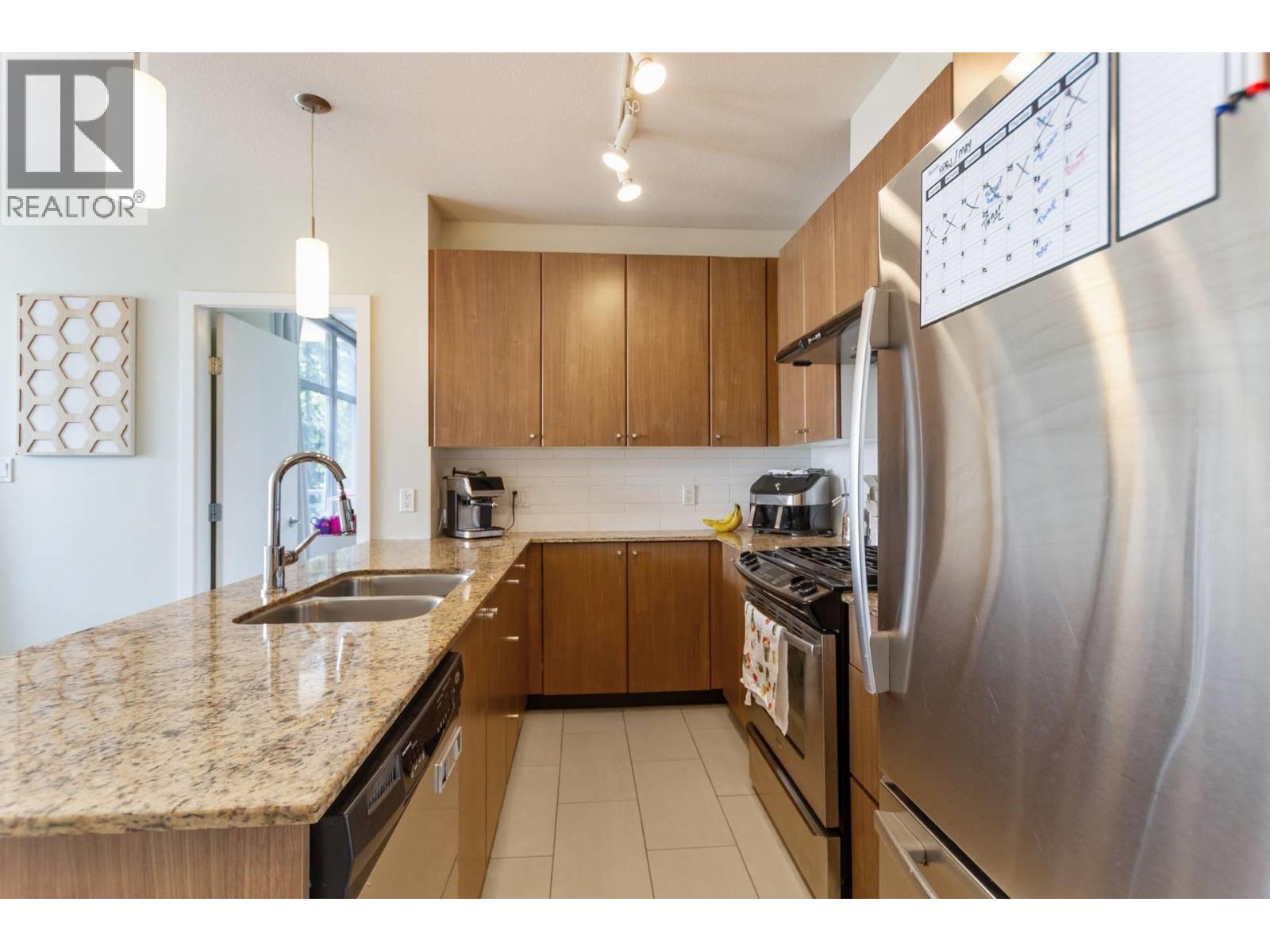 806 280 Ross Drive, New Westminster, British Columbia  V3L 0C2 - Photo 10 - R3111923