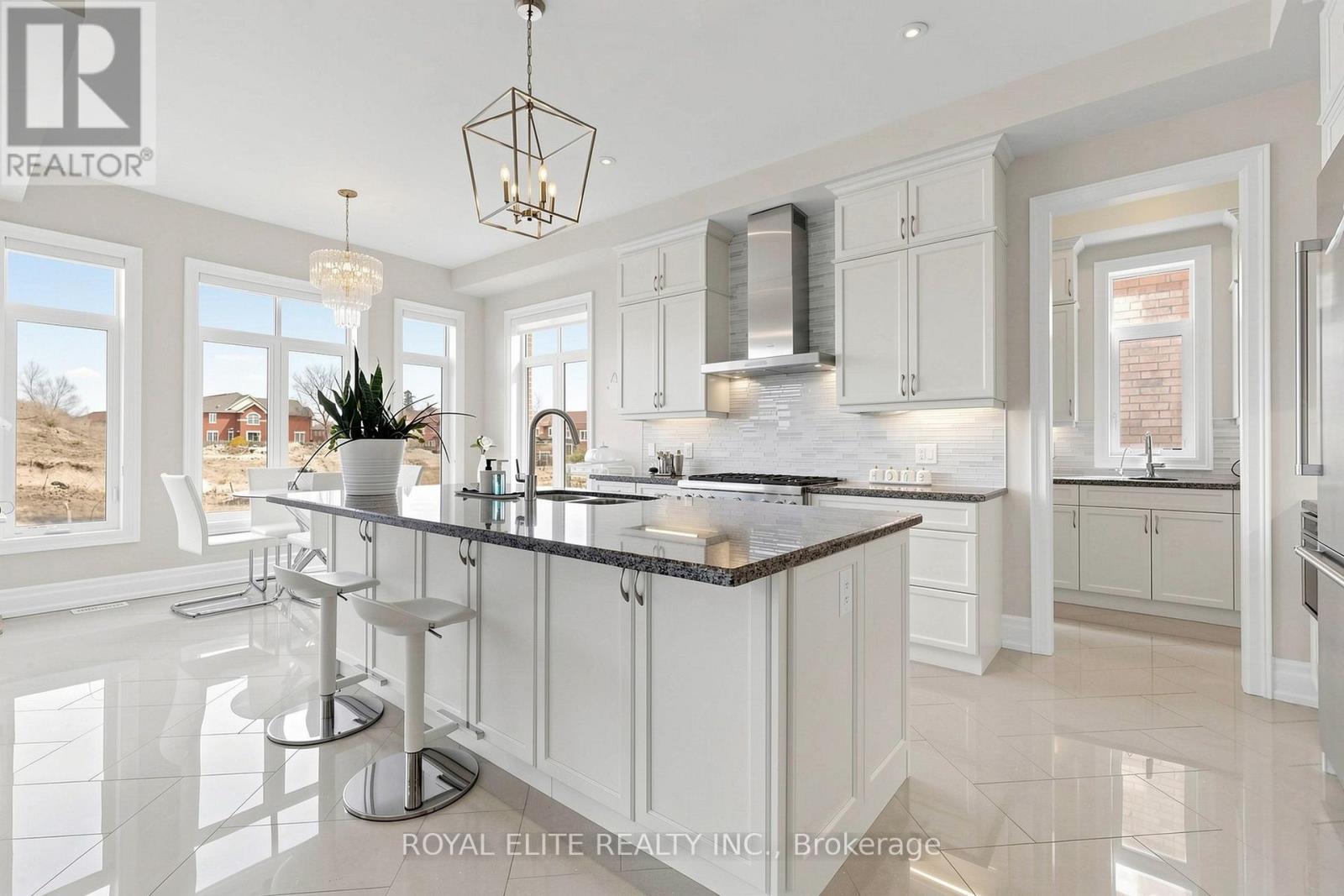 61 Grange Drive, Richmond Hill, Ontario  L4E 1E2 - Photo 9 - N13044132