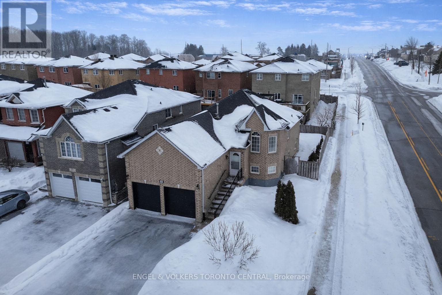 239 COUNTRY LANE, Barrie, Ontario