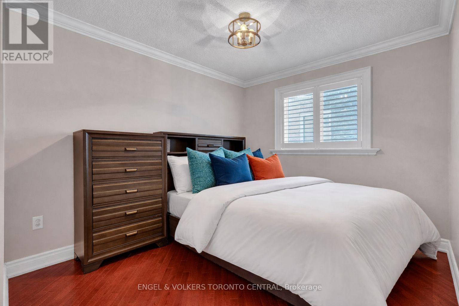 239 Country Lane, Barrie, Ontario  L4N 0W2 - Photo 14 - S13044154