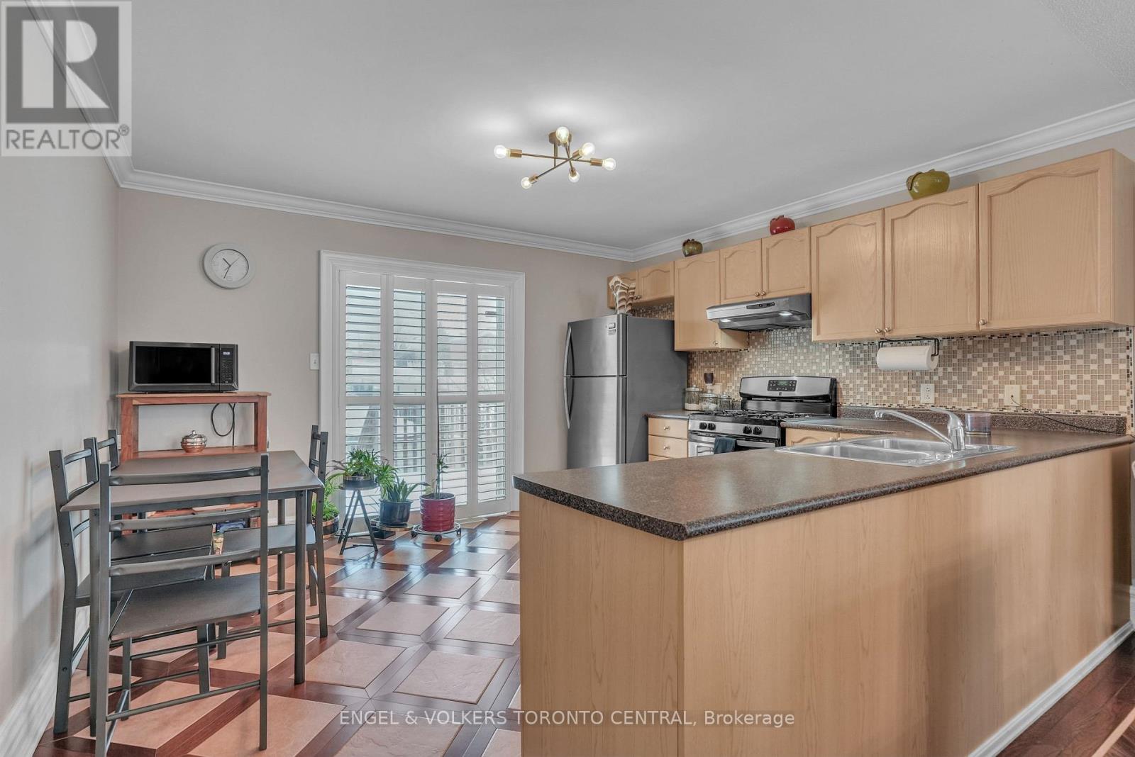 239 Country Lane, Barrie, Ontario  L4N 0W2 - Photo 17 - S13044154