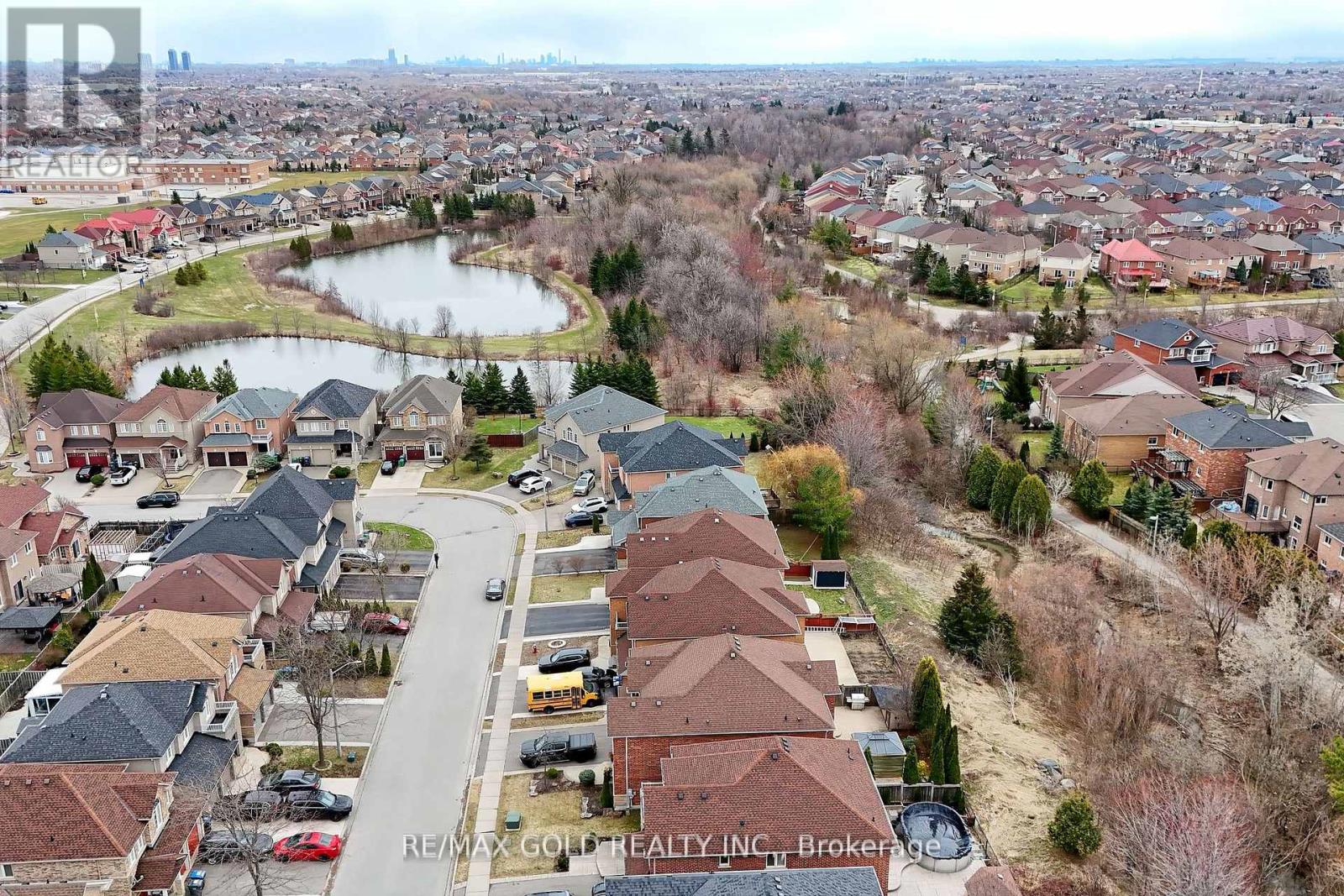 16 Cottontail Road, Brampton, Ontario  L7A 3R3 - Photo 2 - W13044146