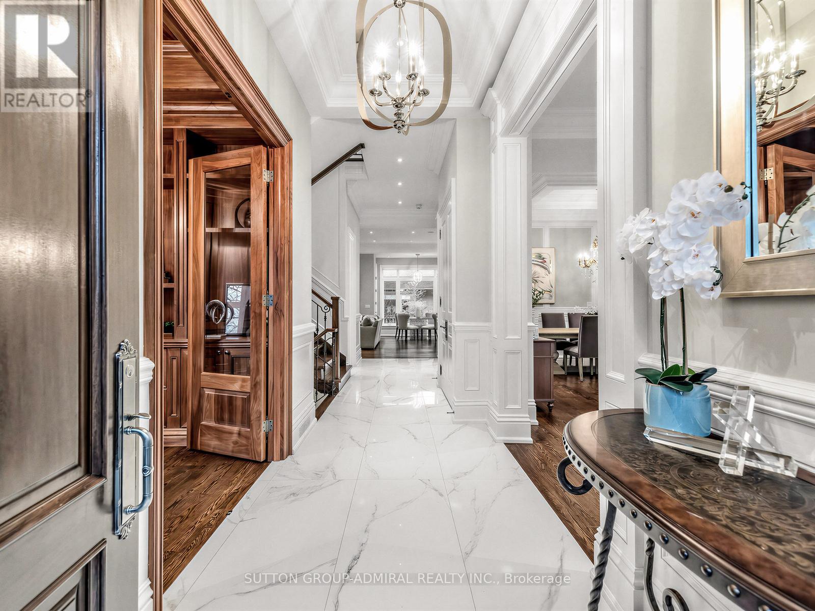 5 Lloydminster Crescent, Toronto, Ontario  M2M 2R9 - Photo 2 - C13009086