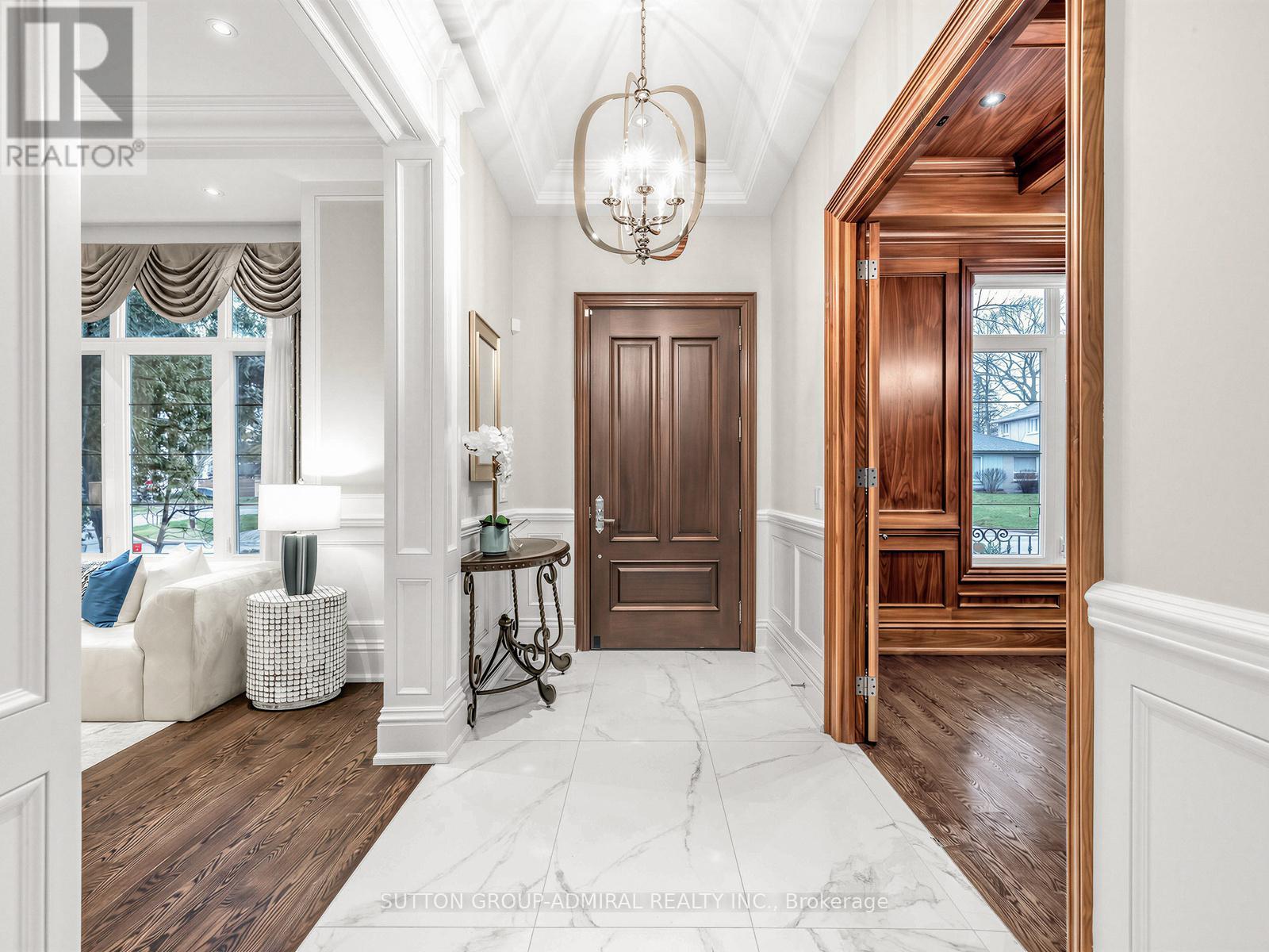 5 Lloydminster Crescent, Toronto, Ontario  M2M 2R9 - Photo 4 - C13009086