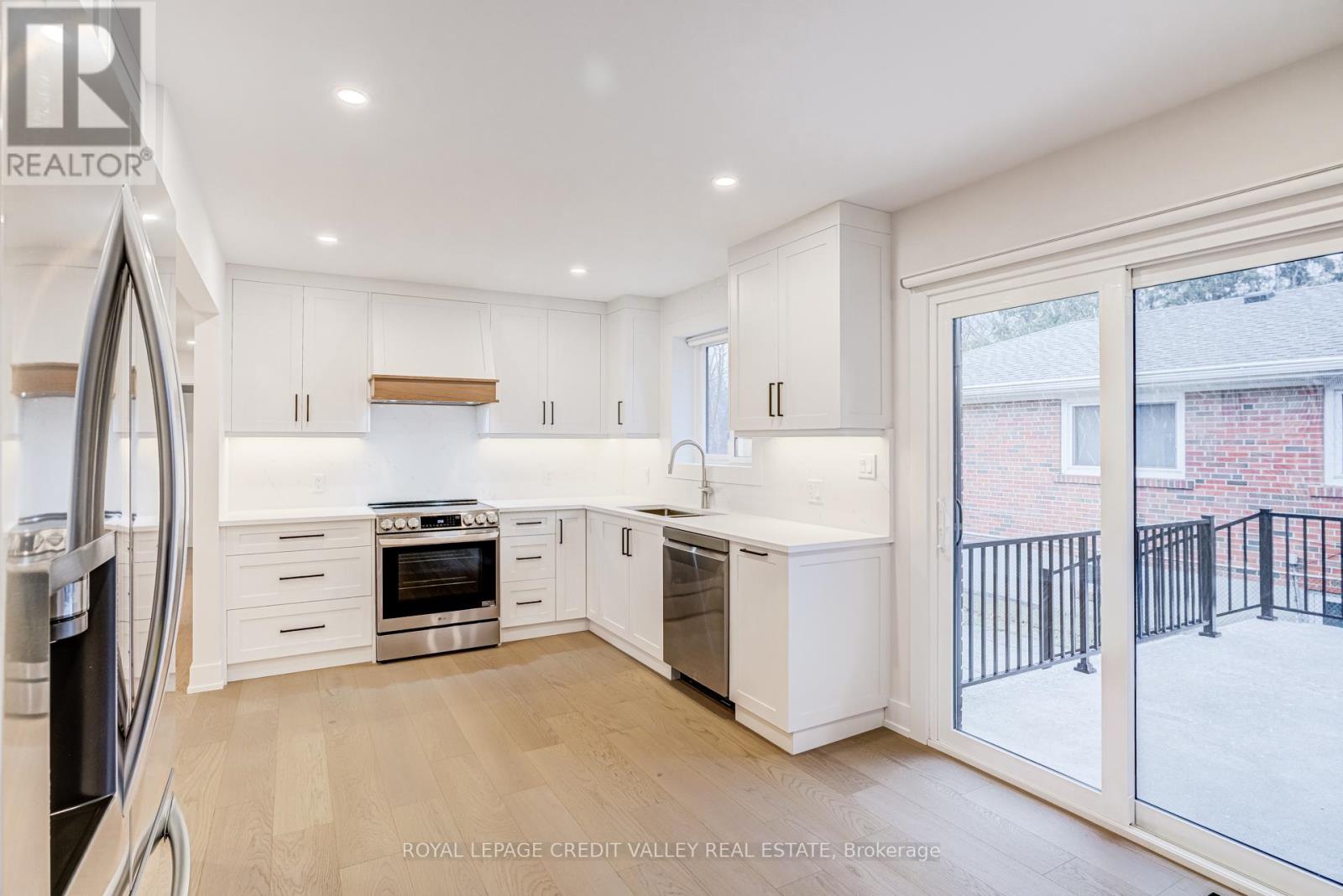 500 Selsey Drive, Mississauga, Ontario  L5A 1B9 - Photo 17 - W12890422