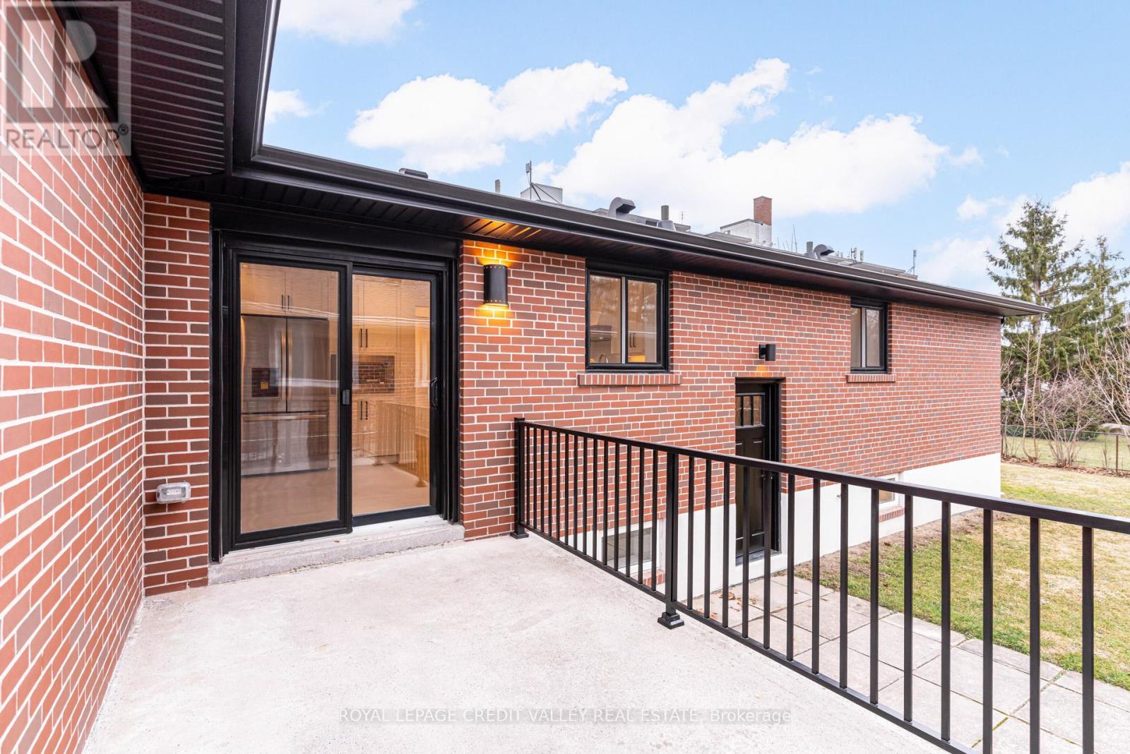 500 Selsey Drive, Mississauga, Ontario  L5A 1B9 - Photo 10 - W12890422