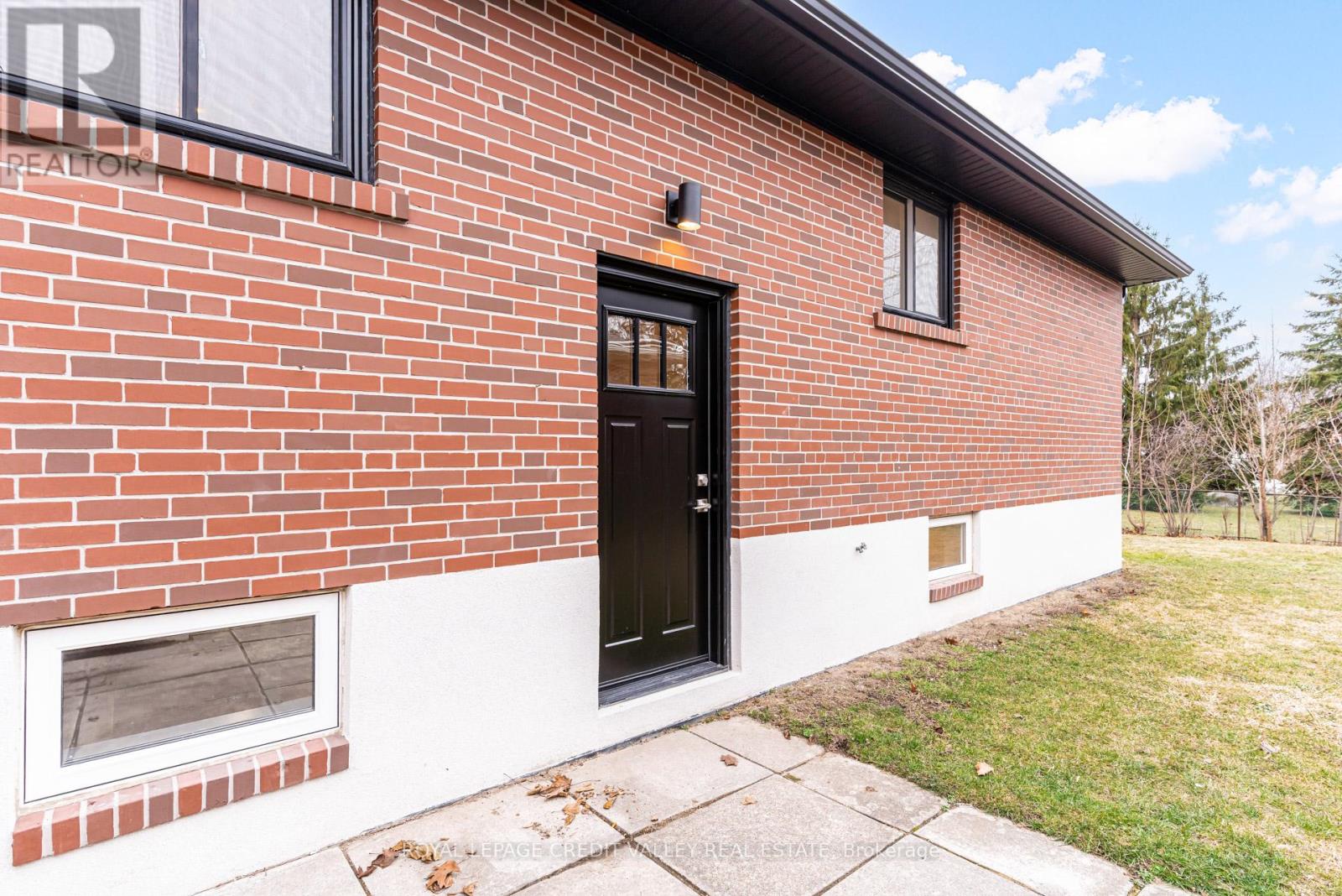 500 Selsey Drive, Mississauga, Ontario  L5A 1B9 - Photo 7 - W12890422