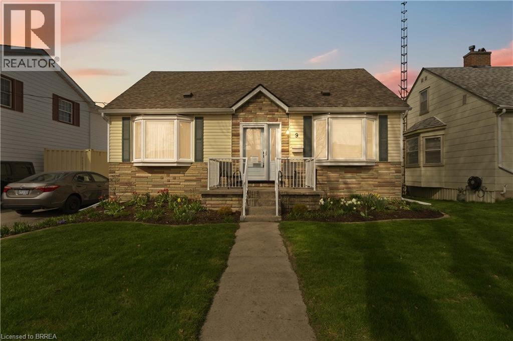 9 SUSSEX Avenue, Brantford, Ontario
