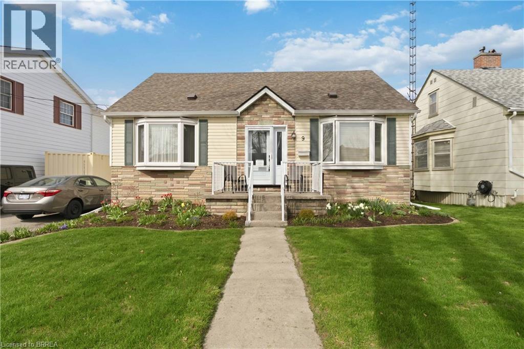 9 Sussex Avenue, Brantford, Ontario  N3R 2G5 - Photo 2 - 40822778