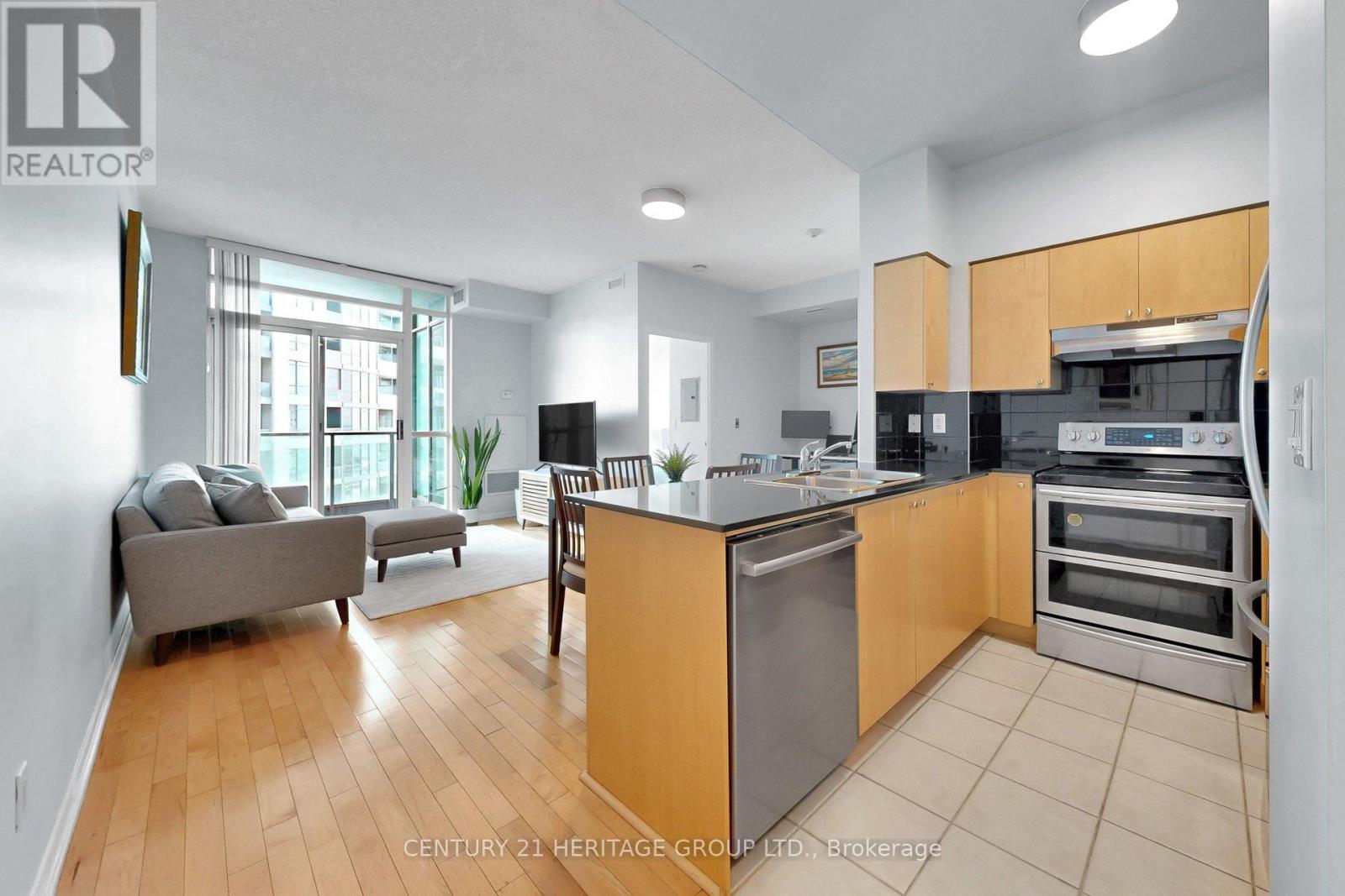 2713 - 231 Fort York Boulevard, Toronto, Ontario  M5V 1B2 - Photo 2 - C12886462