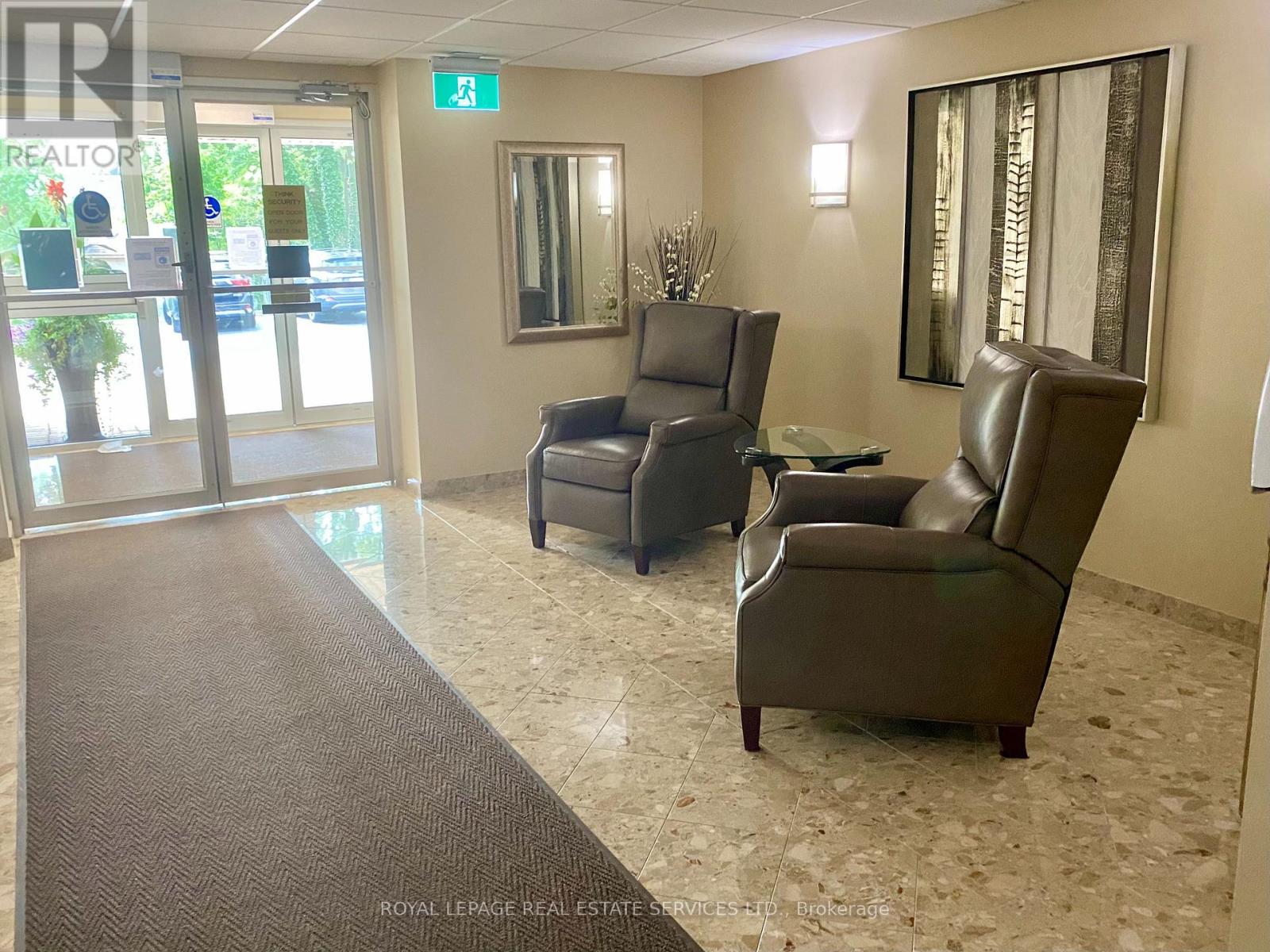 402 - 216c Plains Road W, Burlington, Ontario  L7T 4L1 - Photo 3 - W12934424