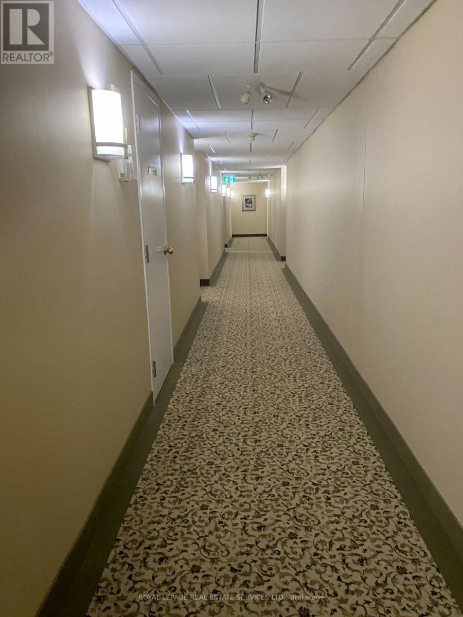 402 - 216c Plains Road W, Burlington, Ontario  L7T 4L1 - Photo 4 - W12934424