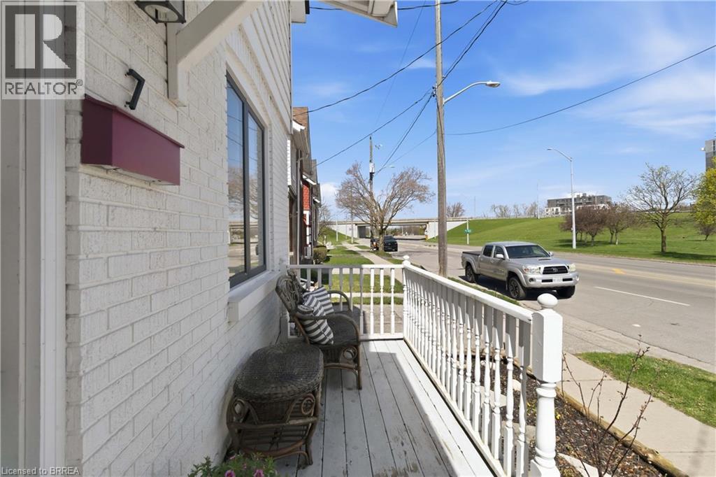 7 Ontario Street, Brantford, Ontario  N3S 2B7 - Photo 3 - 40823840