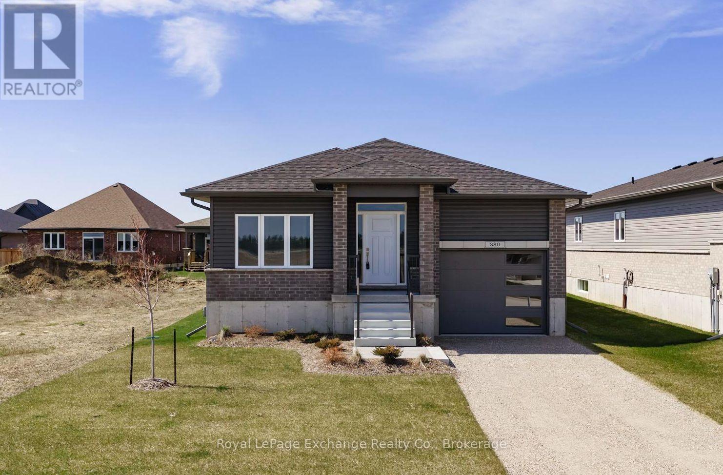 380 Hawthorne Street, Saugeen Shores, Ontario  N0H 2C3 - Photo 2 - X13044220