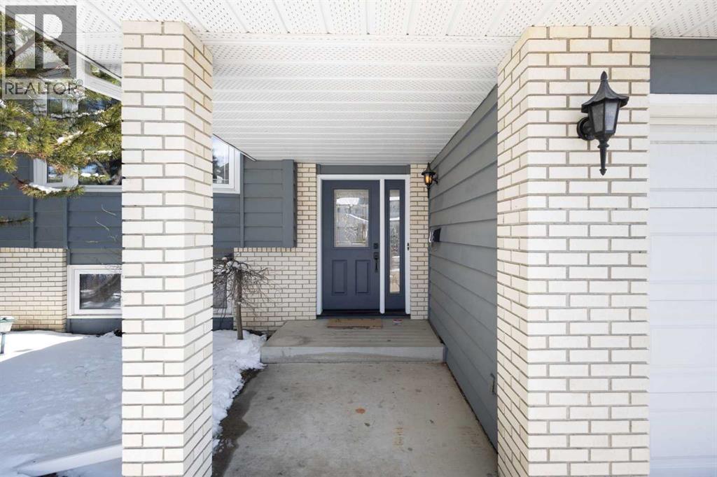 108   Woodmont Drive SW, Calgary, Alberta  T2W 4M3 - Photo 3 - A2303386