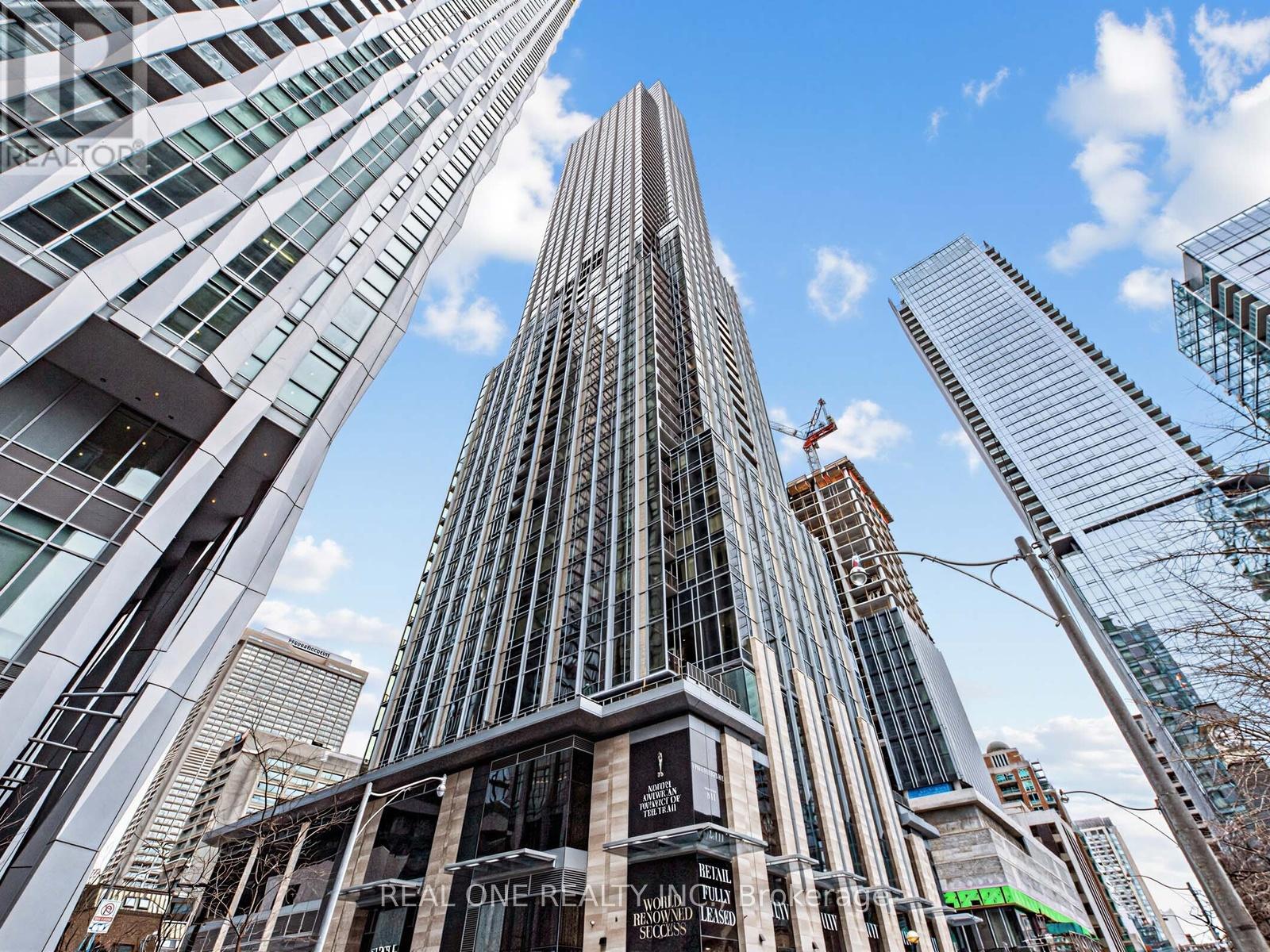 5703 - 11 YORKVILLE AVENUE, Toronto, Ontario