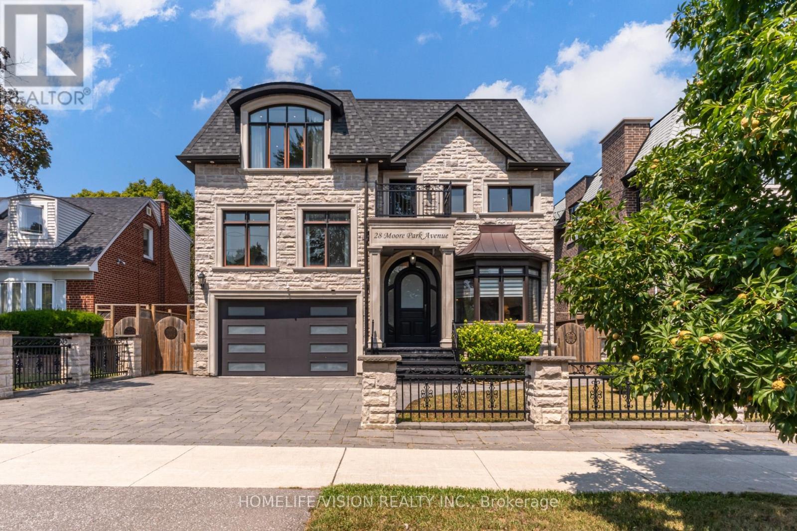Property Listing: 28 Moore Park Avenue, Toronto (Newtonbrook West), Ontario