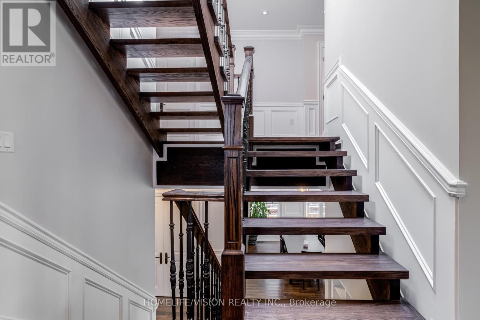 28 Moore Park Avenue, Toronto, Ontario  M2M 1M9 - Photo 10 - C13044204