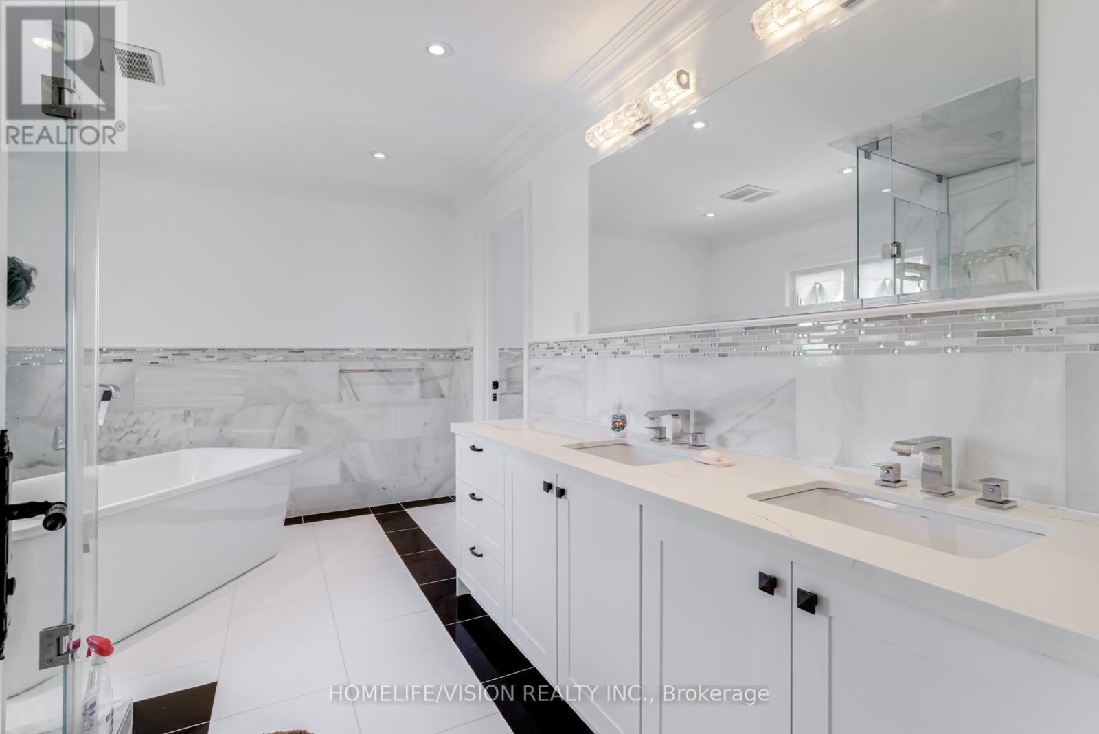 28 Moore Park Avenue, Toronto, Ontario  M2M 1M9 - Photo 13 - C13044204