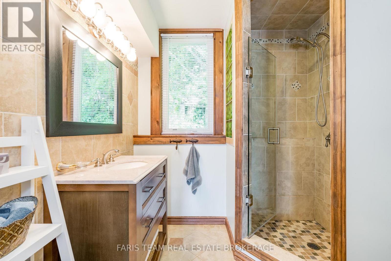 375 Champlain Road, Penetanguishene, Ontario  L9M 1S3 - Photo 14 - S13044222