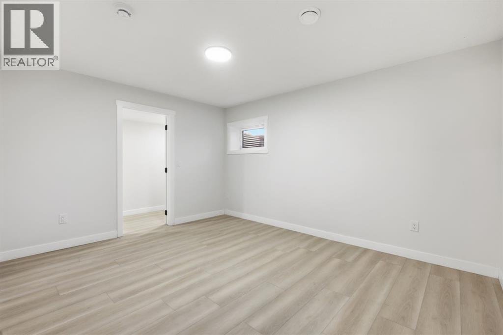 8426 Berkley Road NW, Calgary, Alberta  T3K 1B4 - Photo 37 - A2293697