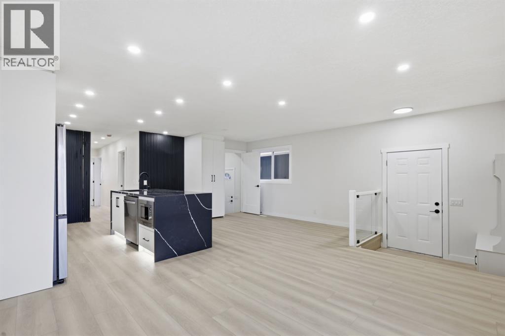 8426 Berkley Road NW, Calgary, Alberta  T3K 1B4 - Photo 7 - A2293697