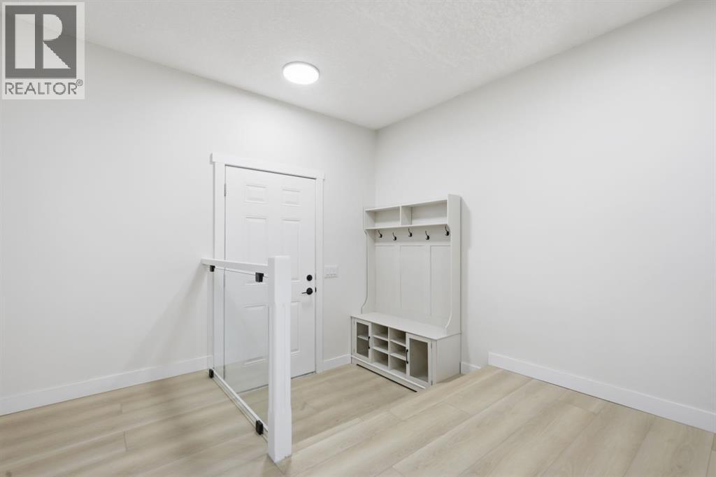 8426 Berkley Road NW, Calgary, Alberta  T3K 1B4 - Photo 6 - A2293697