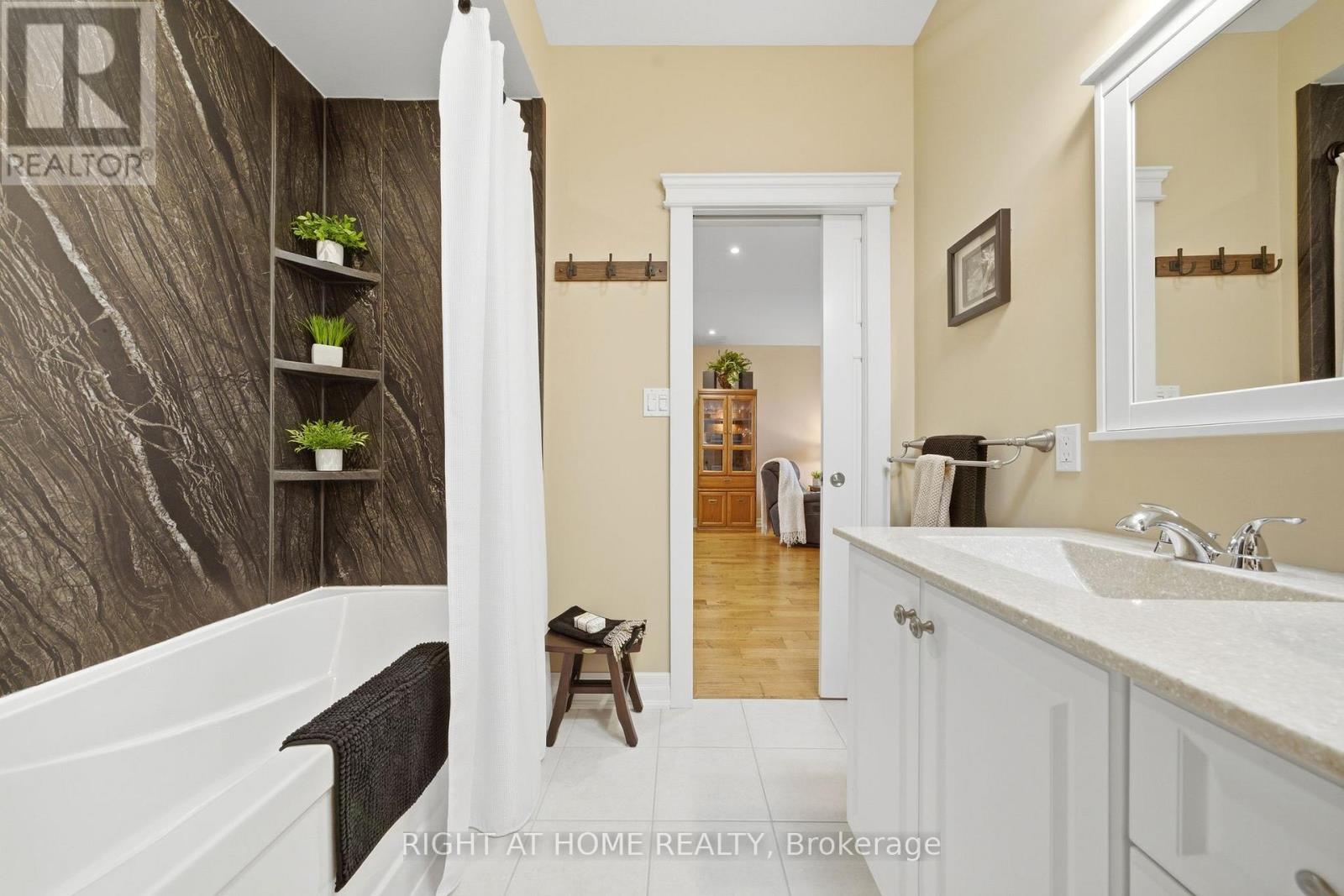 31 Manorwood Drive, West Lincoln, Ontario  L0R 2A0 - Photo 23 - X13044184