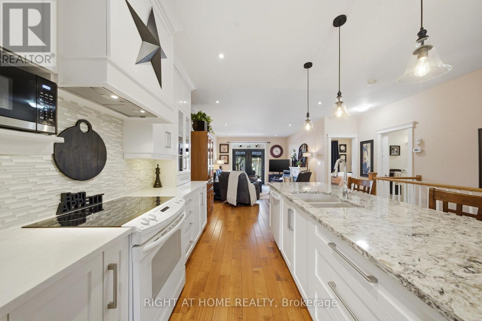 31 Manorwood Drive, West Lincoln, Ontario  L0R 2A0 - Photo 9 - X13044184