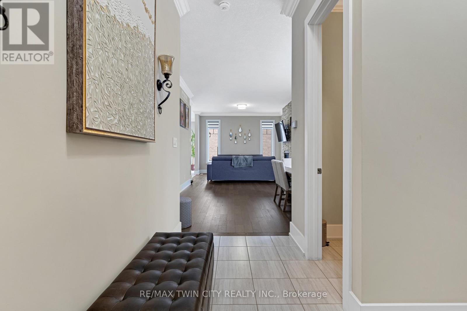 900 Pondcliffe Drive, Kitchener, Ontario  N2R 0M9 - Photo 2 - X13044190