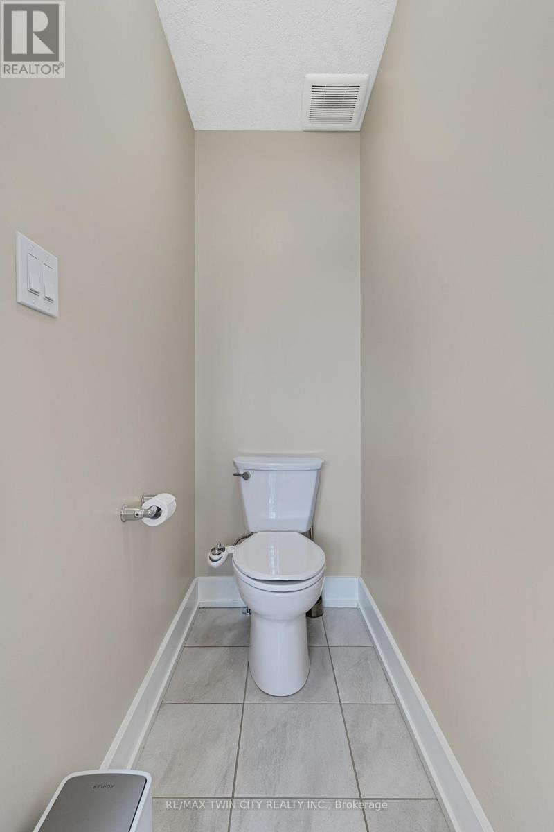 900 Pondcliffe Drive, Kitchener, Ontario  N2R 0M9 - Photo 36 - X13044190