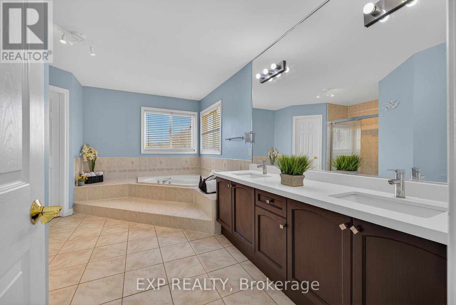 14 Hearthbridge Street, Kitchener, Ontario  N2R 1L5 - Photo 25 - X13044226