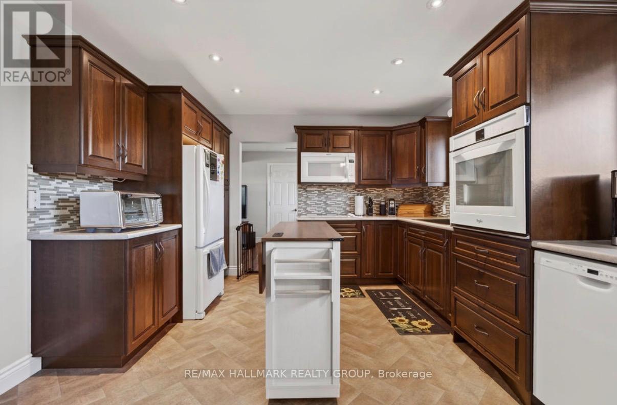 9950 Round Lake Road, Laurentian Valley, Ontario  K8A 0K5 - Photo 18 - X13033702