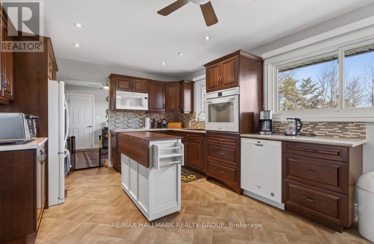 9950 Round Lake Road, Laurentian Valley, Ontario  K8A 0K5 - Photo 17 - X13033702