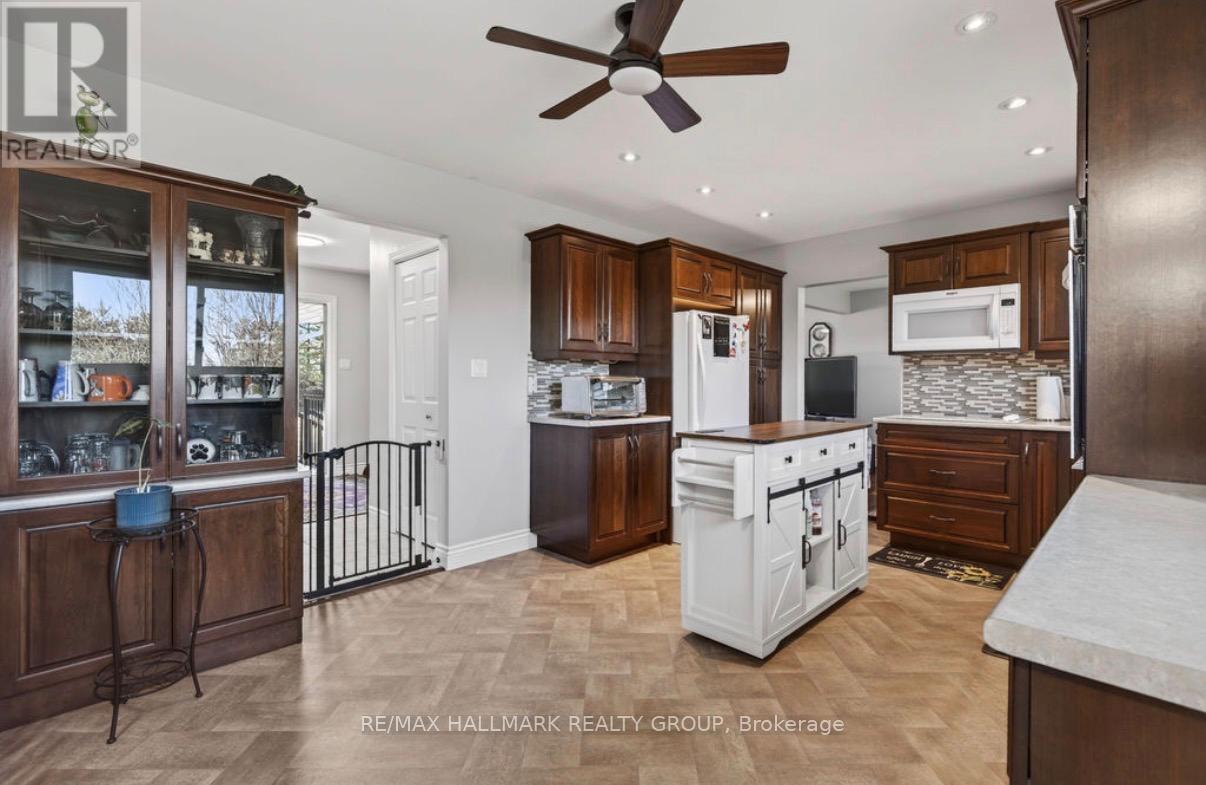 9950 Round Lake Road, Laurentian Valley, Ontario  K8A 0K5 - Photo 21 - X13033702